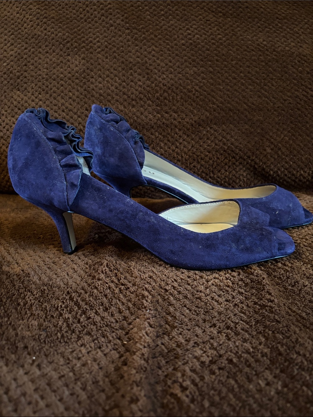 Bijou Women's Purple Suede Peep-Toe Ruffled Heel Pumps - Picture 4 of 4